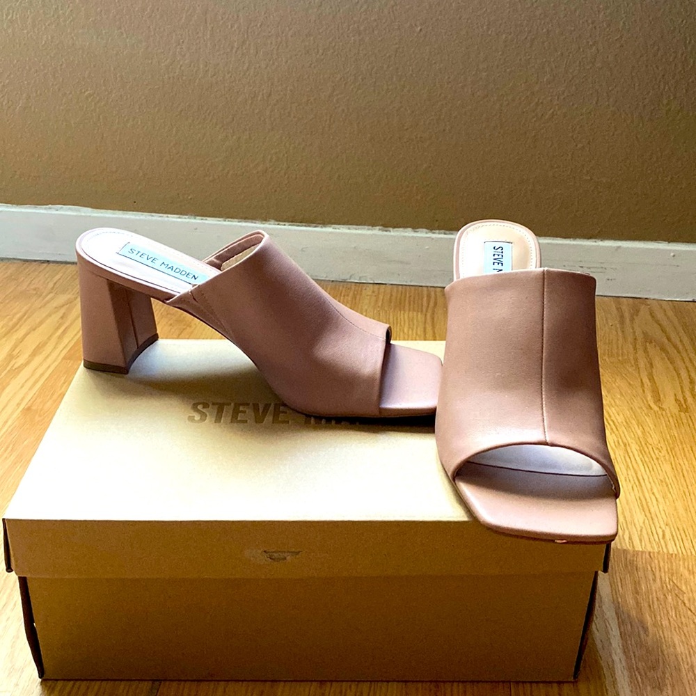 NWT Steve Madden Nude Chunky Heels